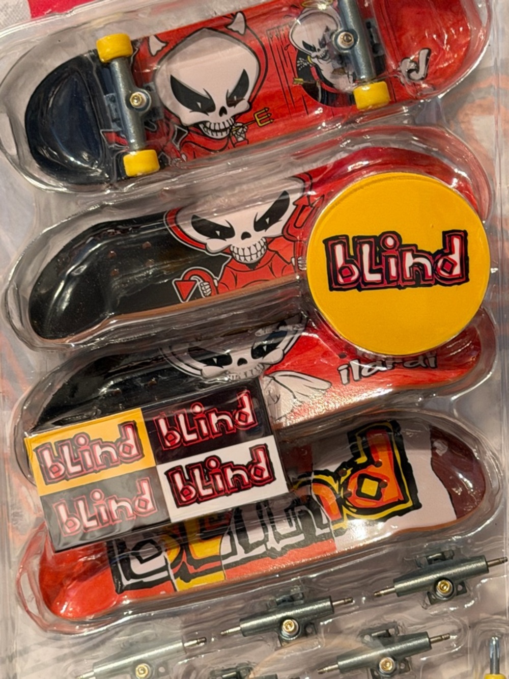 Tech Deck Kids Fingerboard Set - Red and Black - Picture 2 of 4